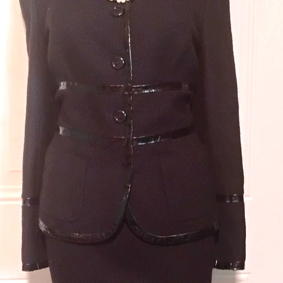 ESCADA 10/12 BLACK BOUCLE WOOL CALFSKIN PATENT LEATHER LOGO NWT SKIRT TALL - Picture 4 of 16